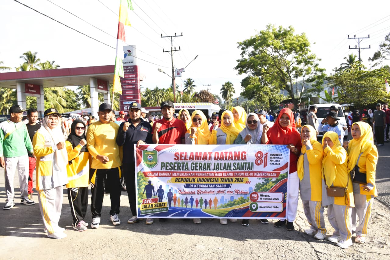 Jalan santai dalam rangka memeriahkan HUT ke-81 Republik Indonesia di Kecamatan Siabu