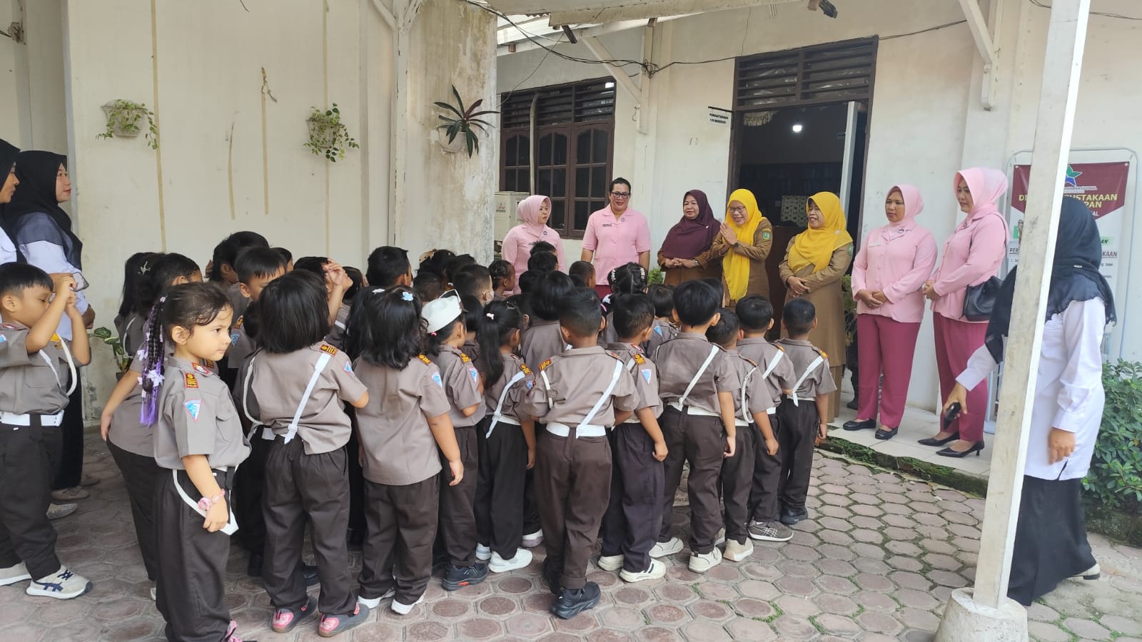 Kegiatan Kunjungan Edukasi Sekolah (Kukasih) dari TK Kemala Bhayangkari 14, Selasa, 08 September 2026 ke Dinas Perpustakaan dan Kearsipan.