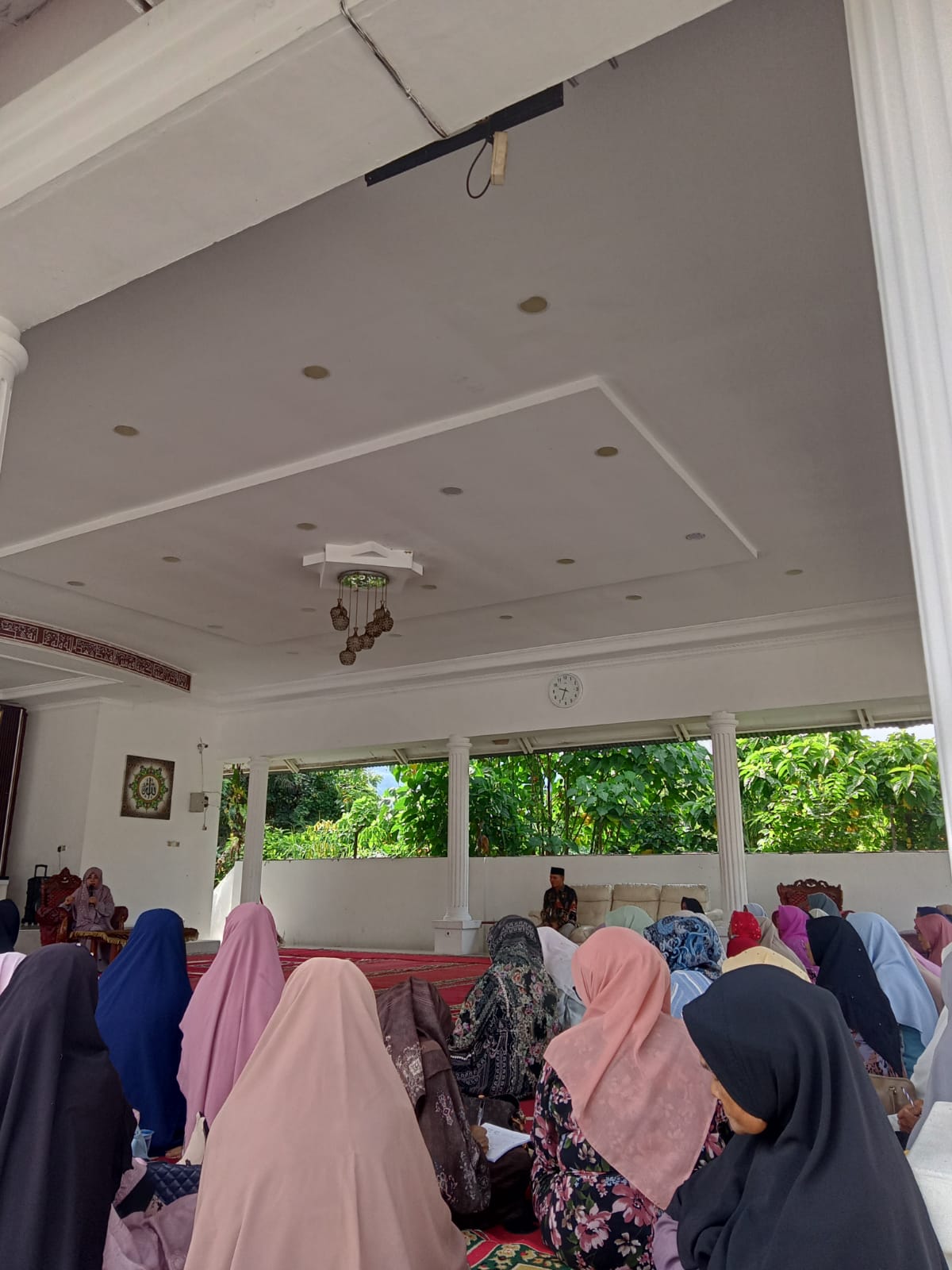 Menghadiri Pengajian Rutin setiap Kamis