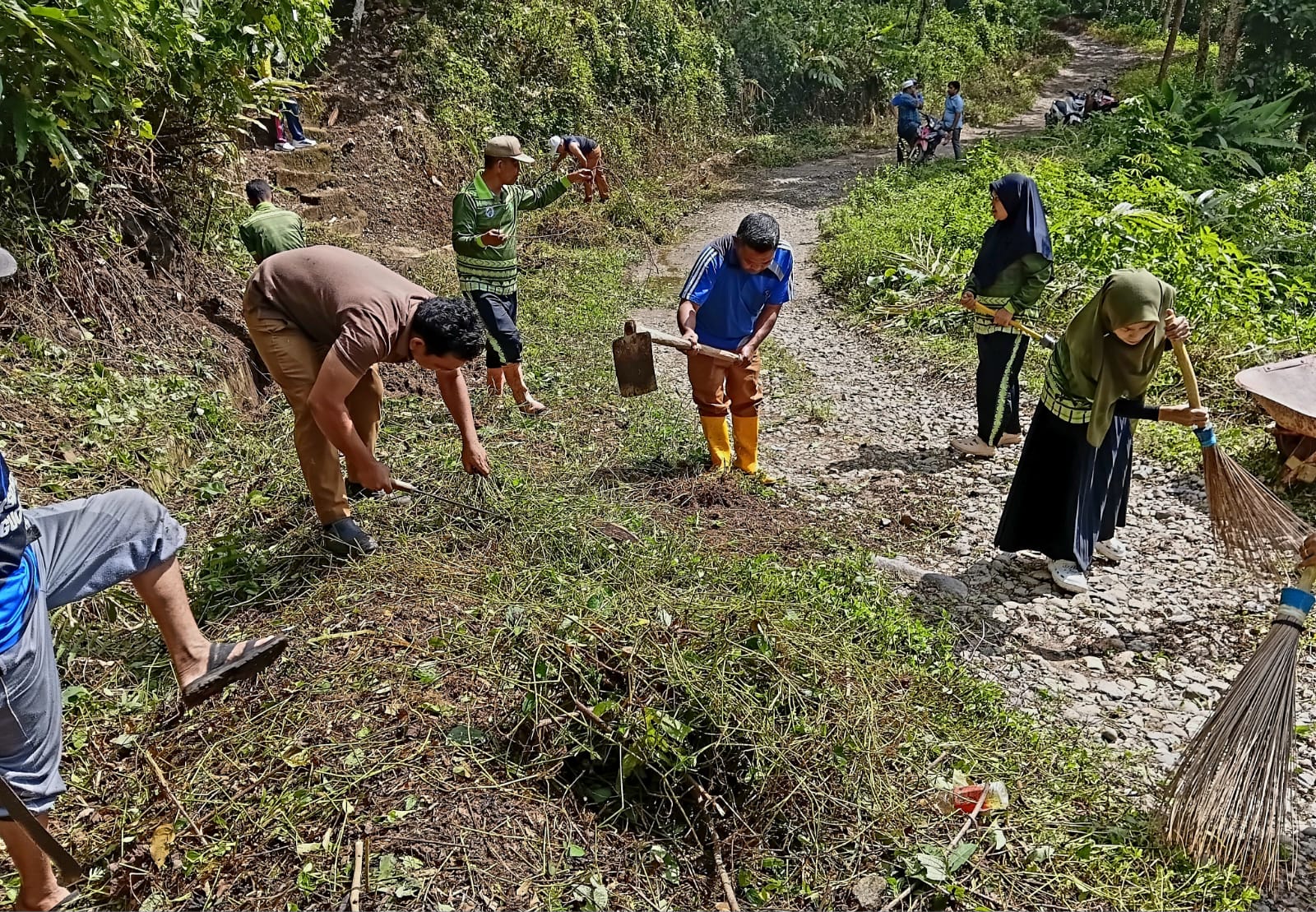 KEGIATAN GOTONG ROYONG KETA MARSIALAPARI