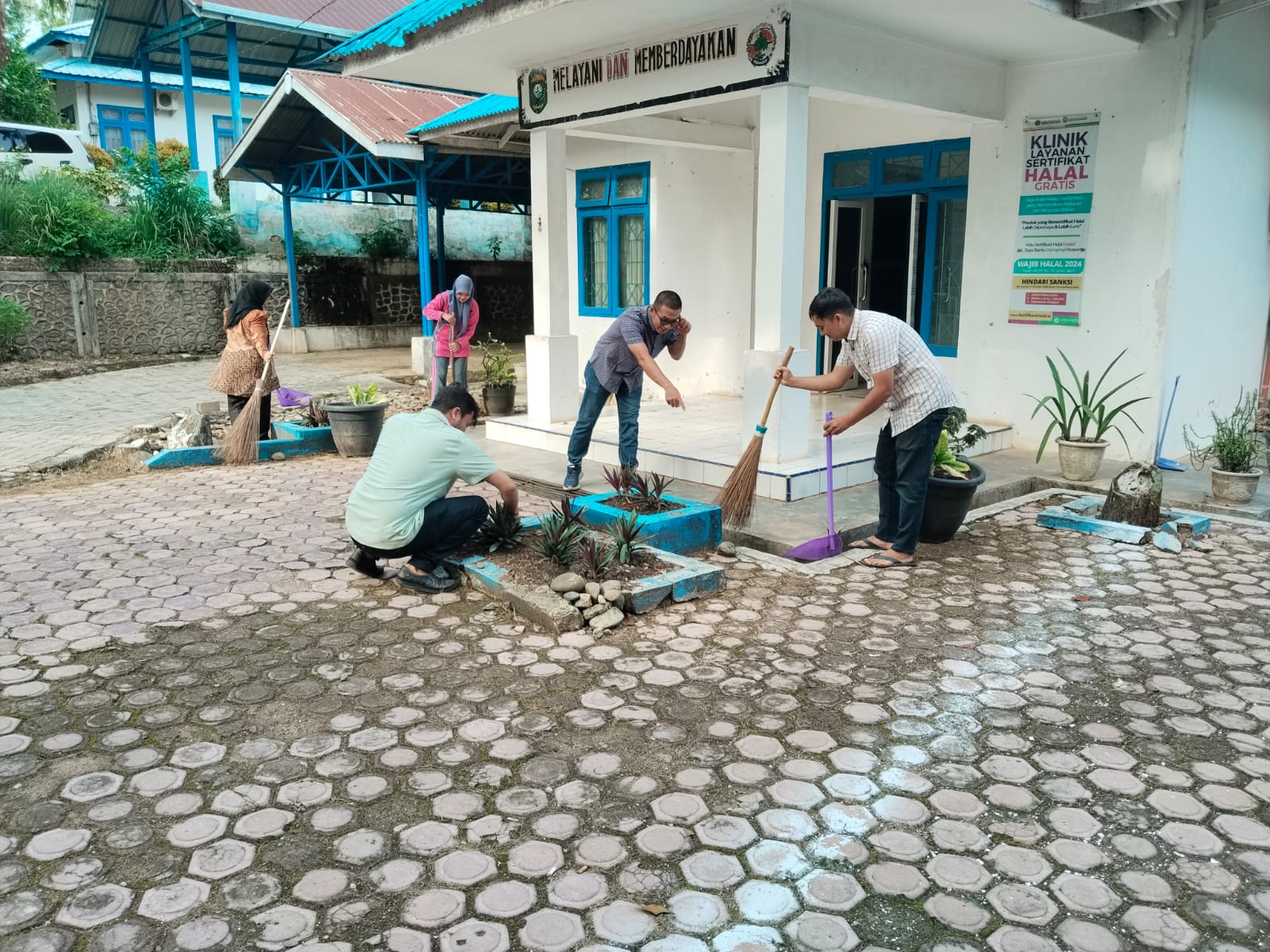 PELAKSANAAN GERAKAN KERJA BAKTI KEBERSIHAN (CORVEE)